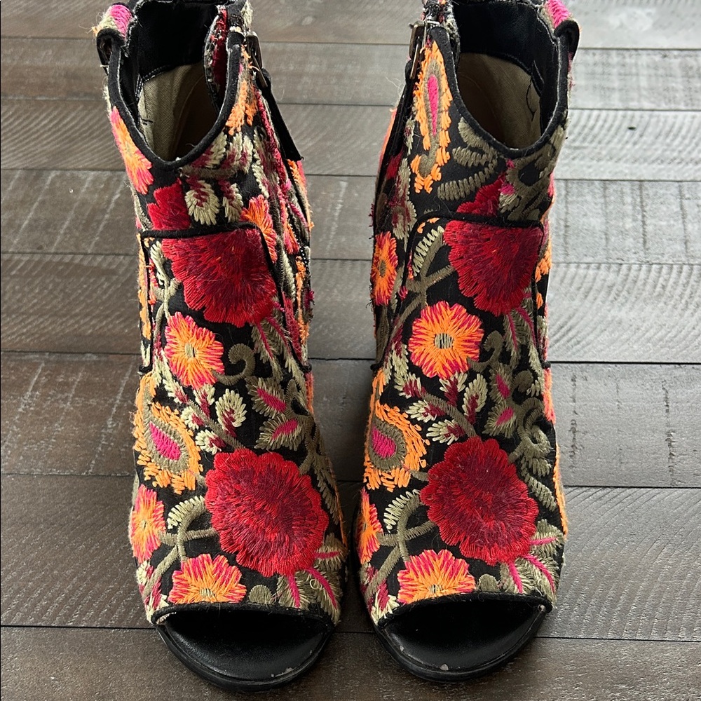Crown Vintage Black and Multicolor Embroidered Ankle Boots - Picture 4 of 10